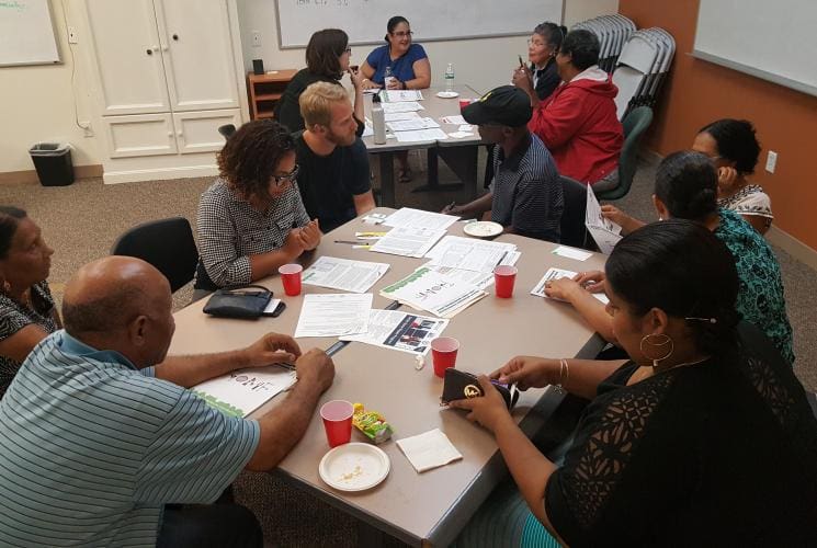 Berkas:Community Organizing Meeting.jpg